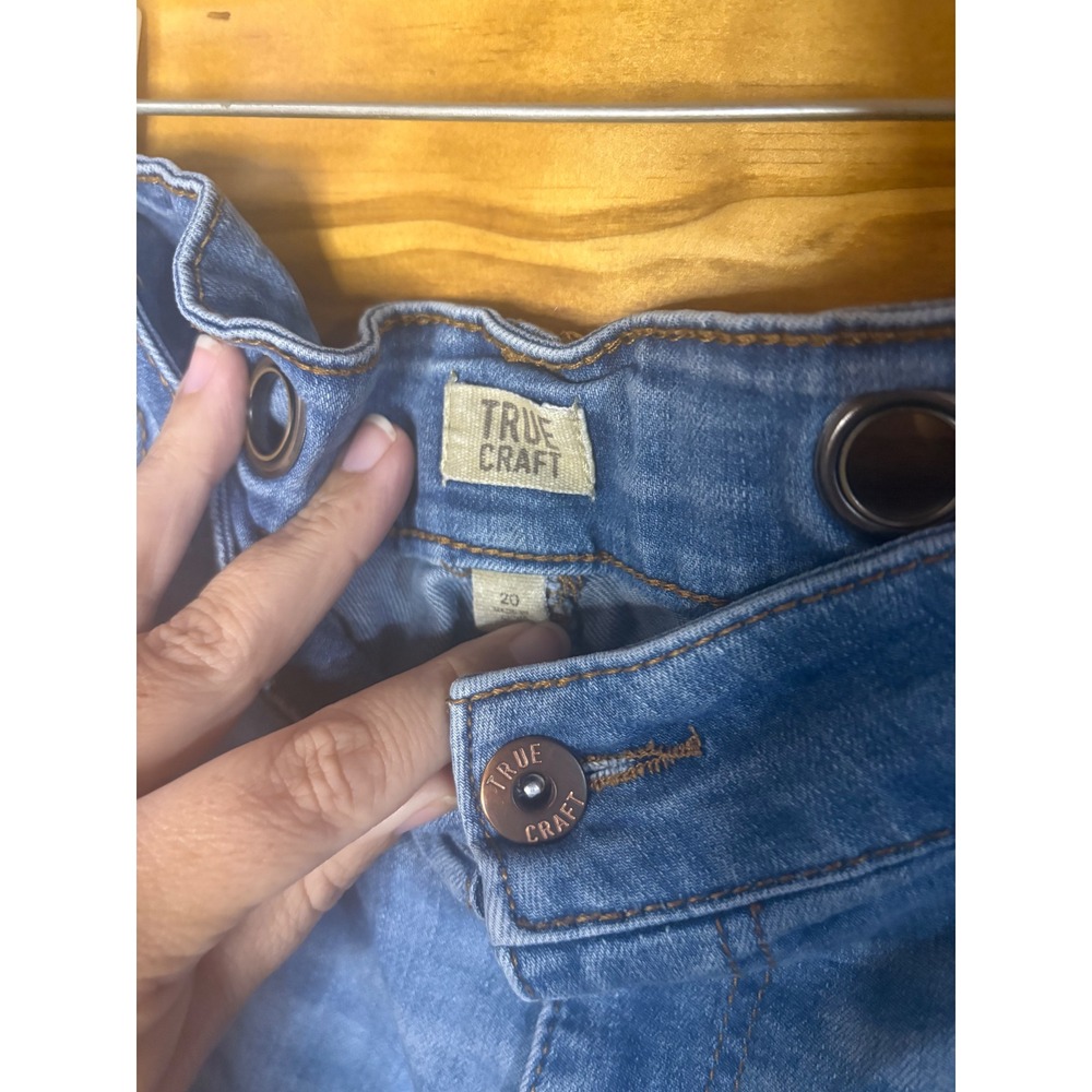 True Craft Womens Distressed Denim Shorts Light Wash Grommet Waist Size 20 - Picture 3 of 4